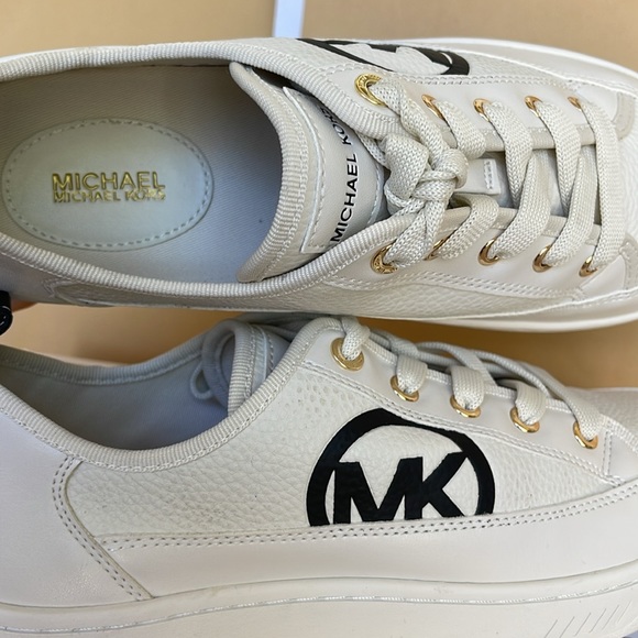 MICHAEL KORS SHEA LACE UP
FAUX LEATHER
49R4SHFS1L
Fashion Sneakers - Picture 14 of 16
